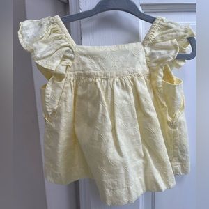 Baby Gap Flutter sleeve two piece set size: 12-18 💛
